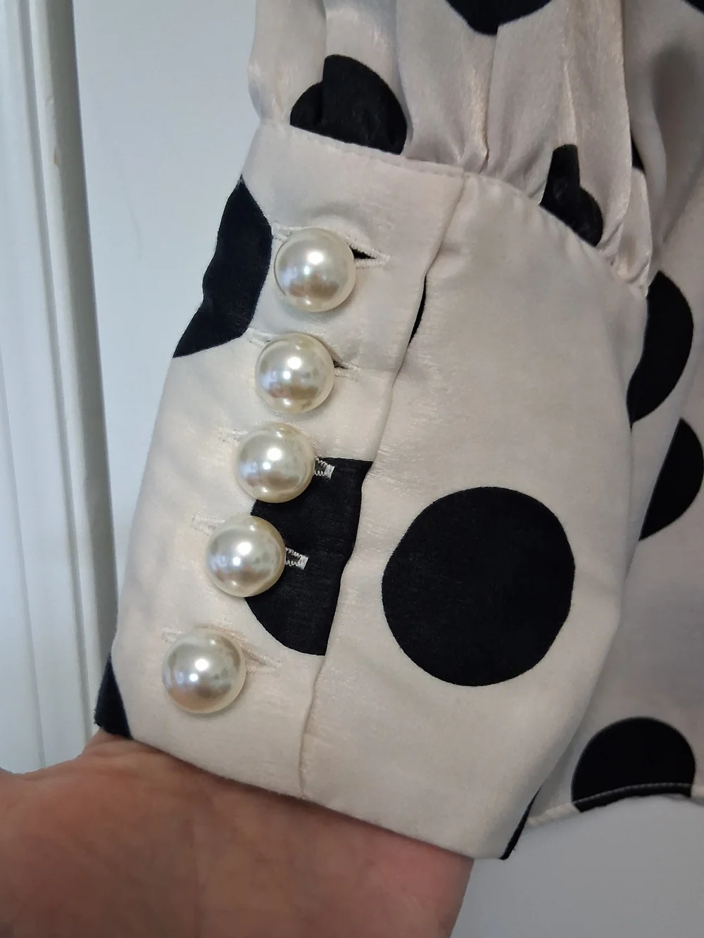 XL Zara Black and White Polka Dot Tie-Neck Blouse With Pearl Cuffs - Picture 4 of 12